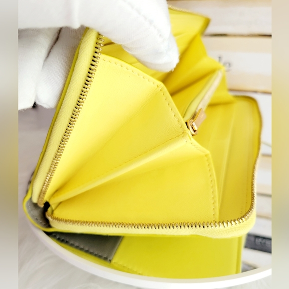 Celine Wallet Leather Bi-color Neon Yellow Beige Continental Large Zippy EUC - Picture 8 of 16